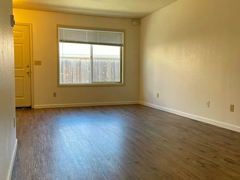 1714 Lakeview Ave — Photo 1
