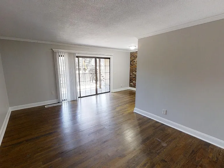 Plaza 44 Apartments — Photo 32