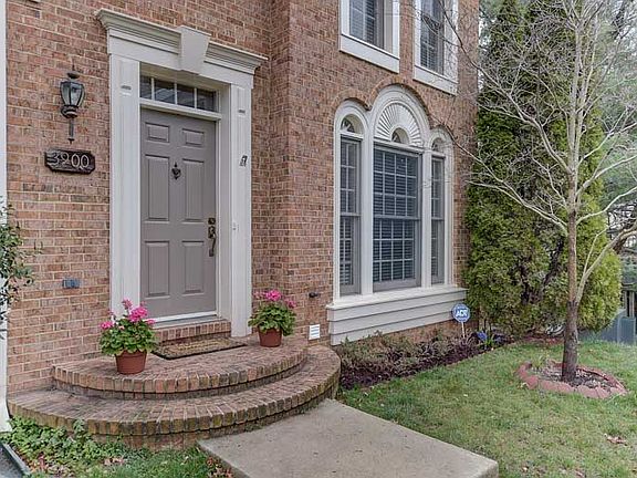 4th image of 3900 Maximilian Ct