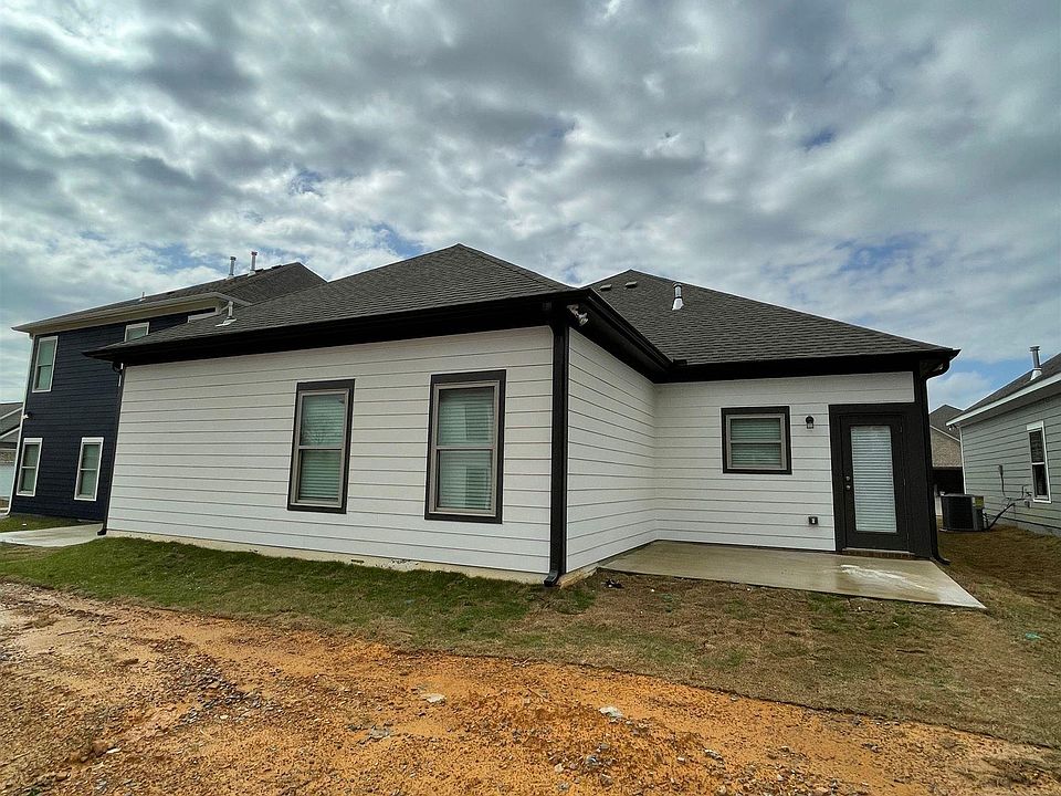 2nd image of 2140 Sullivan Dr