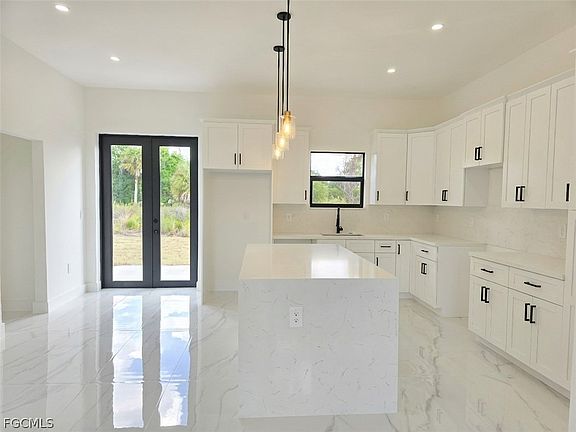 3rd image of 761 Roma Ave S