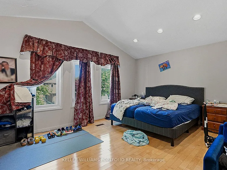 73 Jessica Gdns — Photo 24