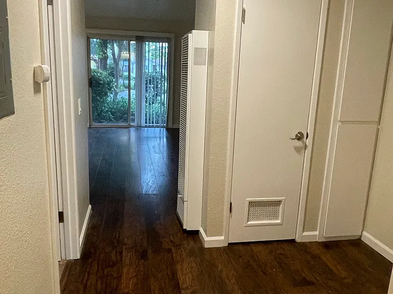North Dutton Place Apartments — Photo 32