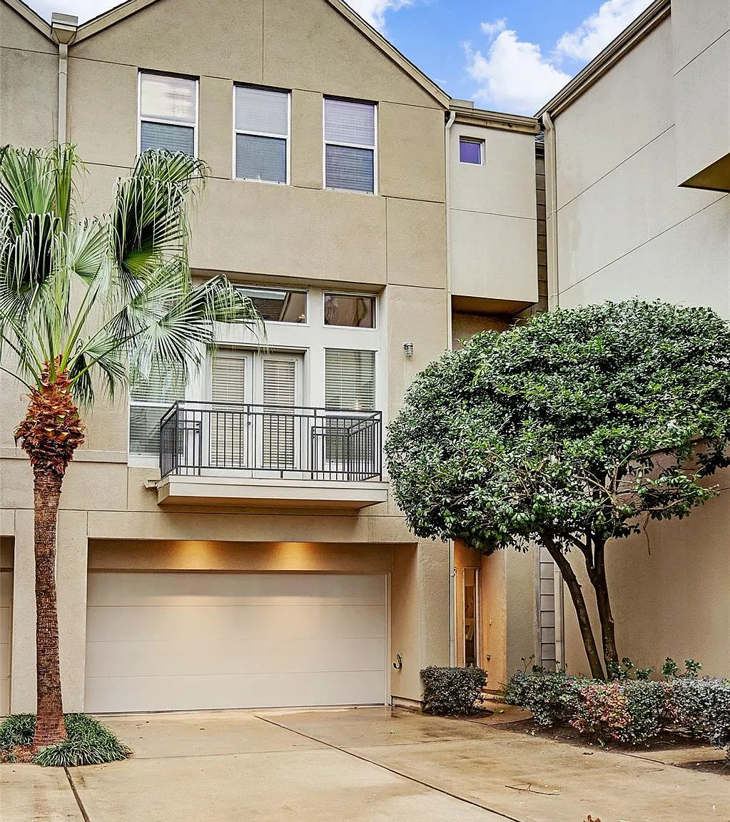 3 bed, 3.5 bath, 2167 sqft, $2,700 — Photo 2