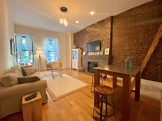 Rented by NY Living Solutions | media 25