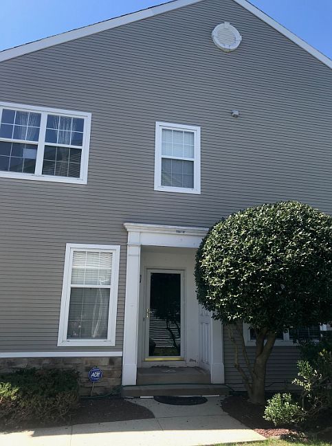 2nd image of 401 Dahlia Cir