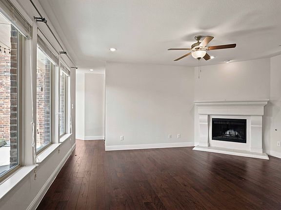 3rd image of 4524 Del Rey Ave