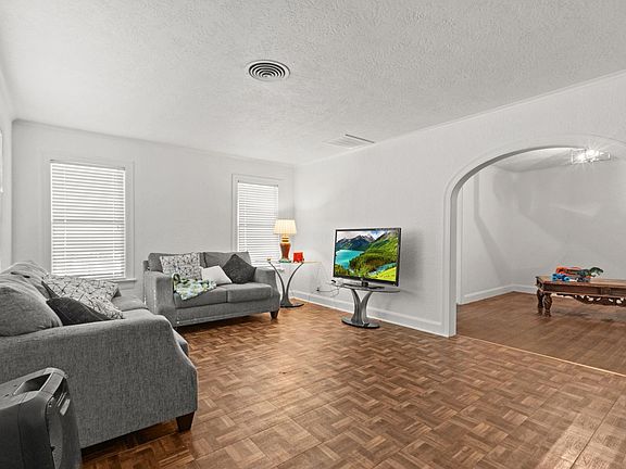 3rd image of 4616 Woodlawn St
