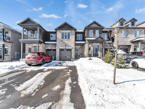 1214 Cavallo St, Ottawa, ON K2S 0Z4