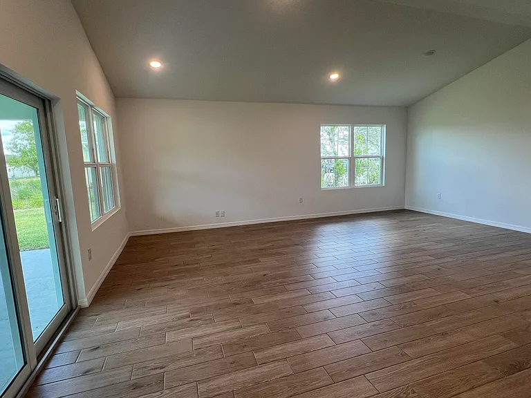 1782 SW Bayshore Blvd — Photo 32