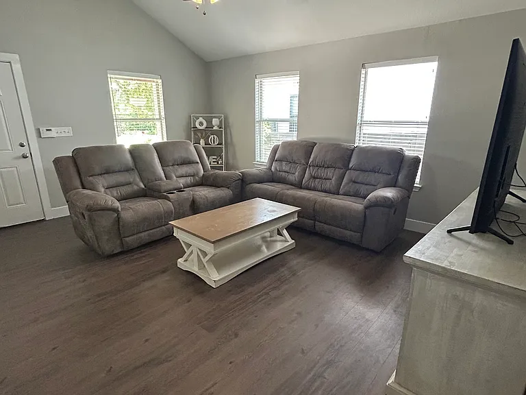 1008 N Bishop St — Photo 5