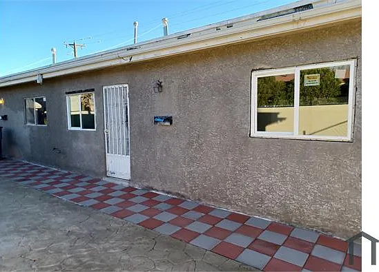 2 bed, 450 sqft, $725 — Photo 1