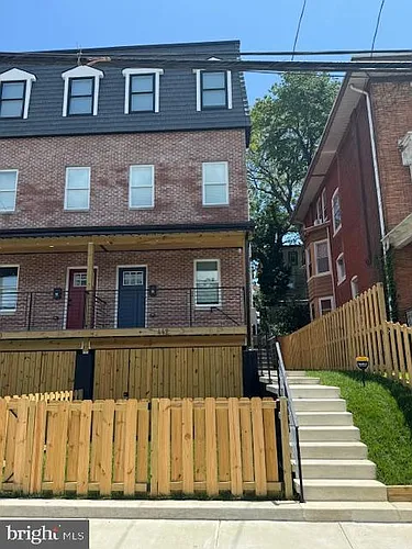 442 W Queen Ln #2 Photo 1