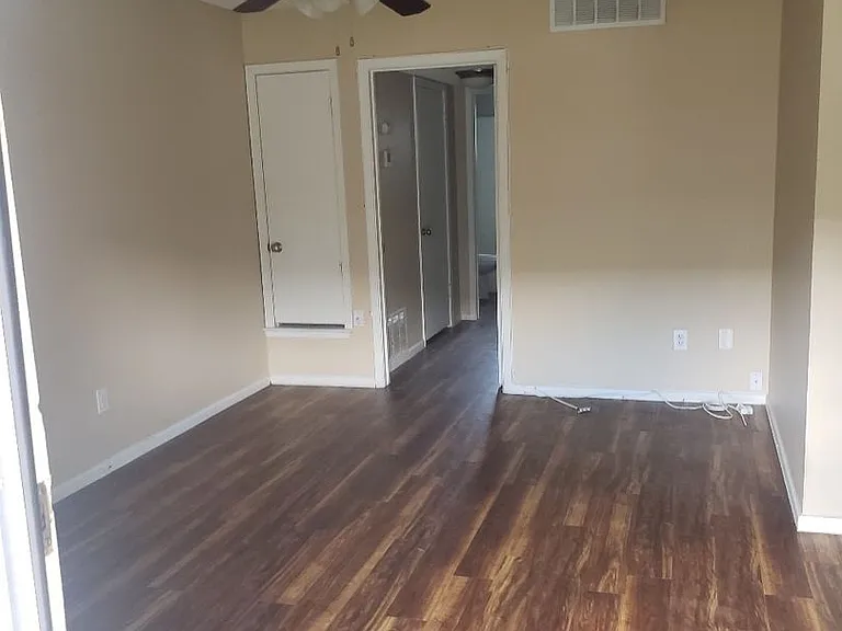 Robinson Manor Apartments — Photo 16
