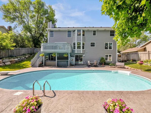404 Interlachen Rd, Burnsville, MN 55306