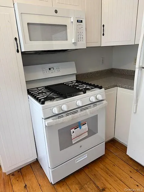3 bed, 1.0 bath, 1000 sqft, $3,200 — Photo 2