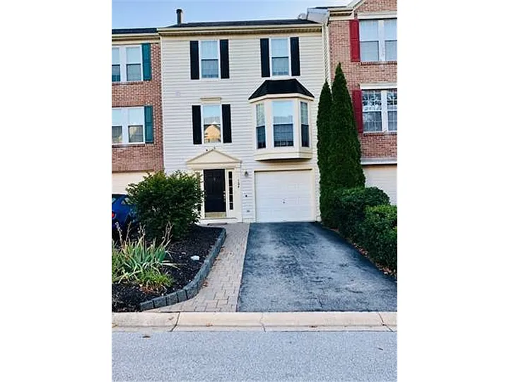 104 Monet Cir photo 1