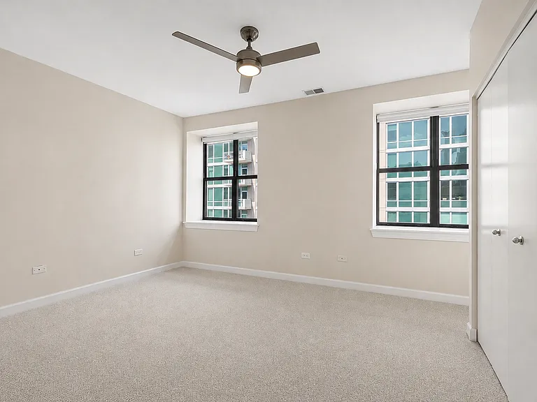 451 W Huron St #1501 — Photo 8