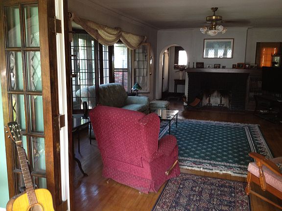 4th image of 10700 Lake Ave