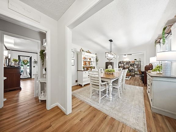 3rd image of 679 Pleasant View Dr