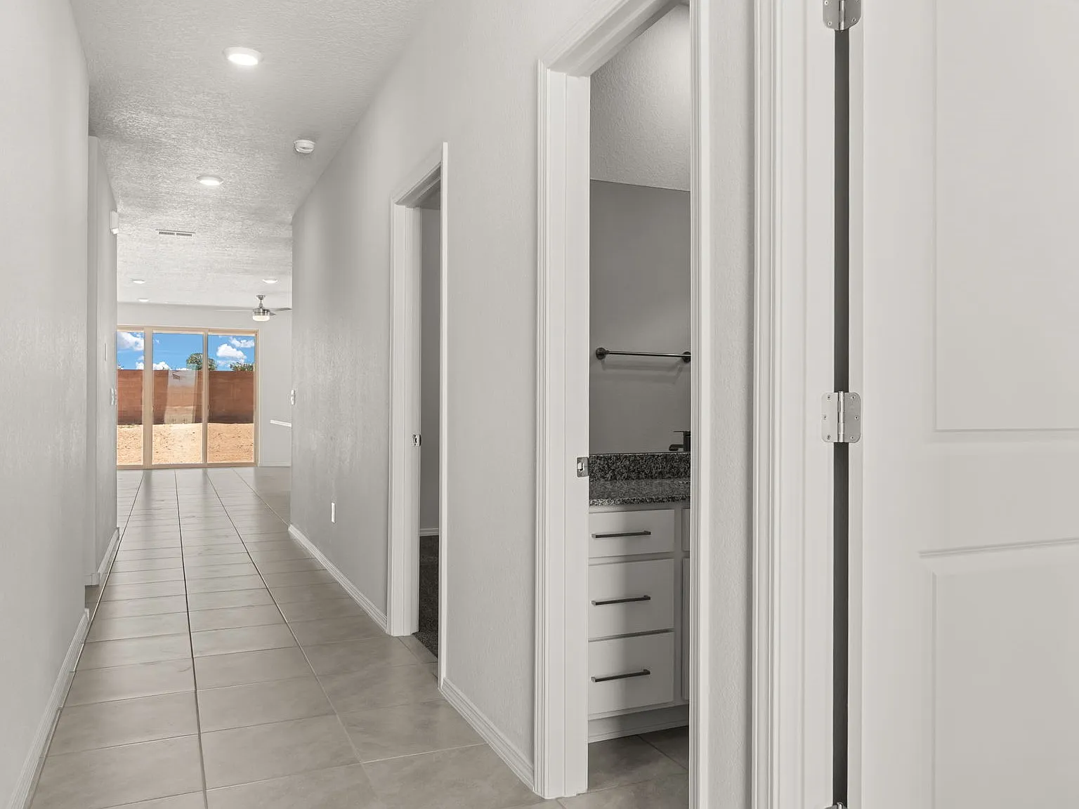 4 bed, 1697 sqft, $2,500 — Photo 2