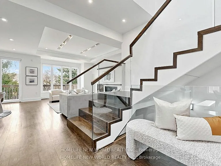 220 Roe Ave — Photo 10