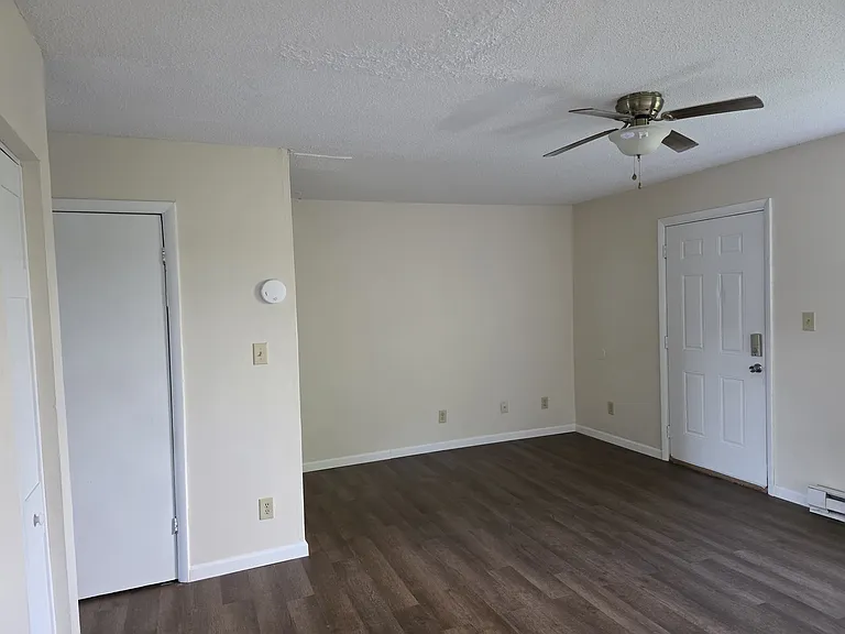 320 Hubbard St — Photo 23