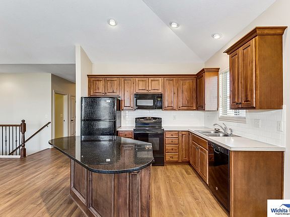 4th image of 1720-1722 N Bedford Cir