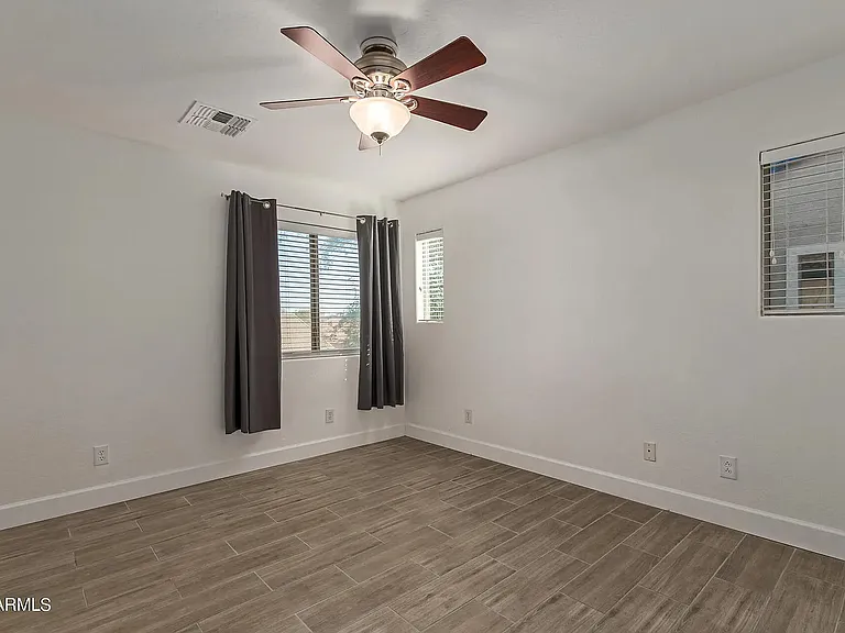 1935 E Oxford Ln — Photo 13