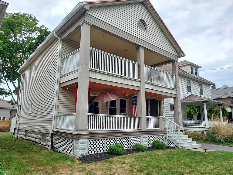 1440 Larchmont Ave #UPPER — Photo 1