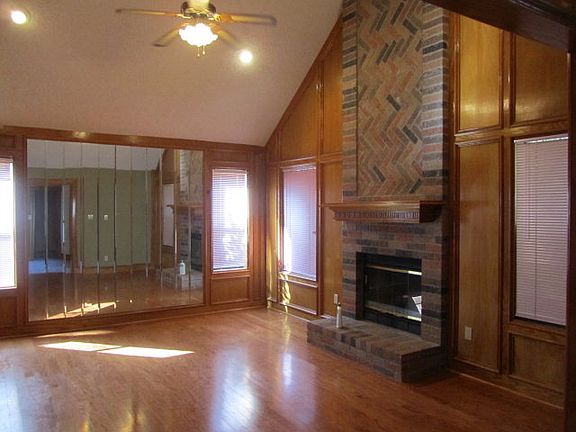 2nd image of 634 Mayorca Ave