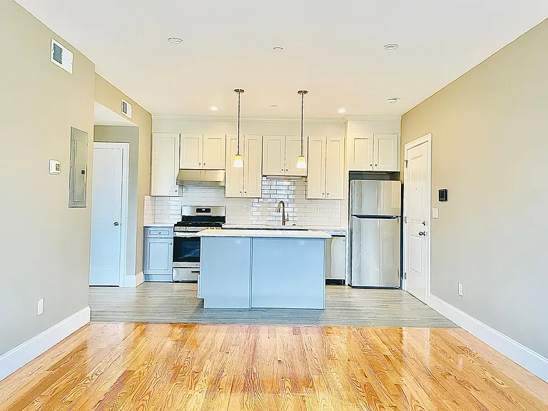 495 Geneva Ave #5 — Photo 2