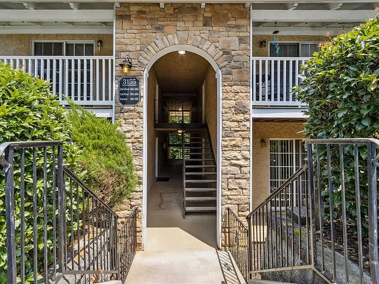 3155 Seven Pines Ct #303 — Photo 2