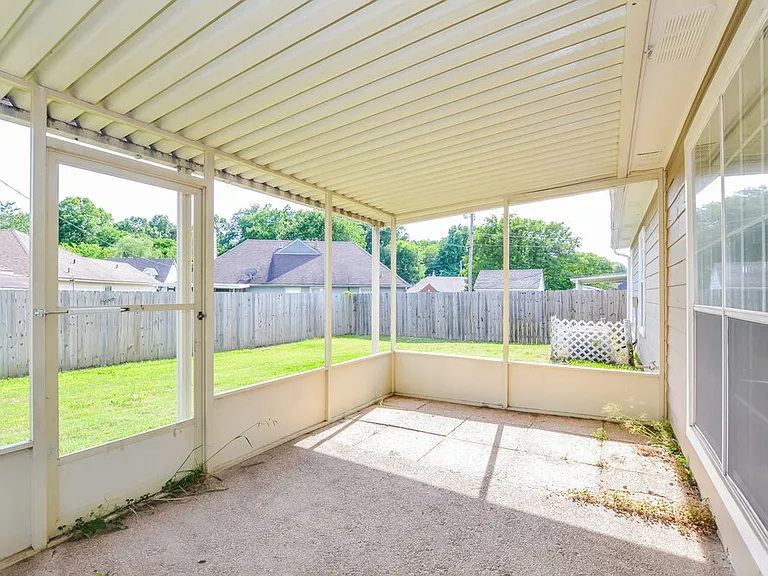 6899 Gallop Dr — Photo 10