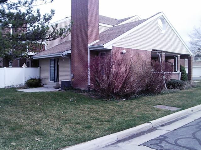 2nd image of 2590 Central Park Cir