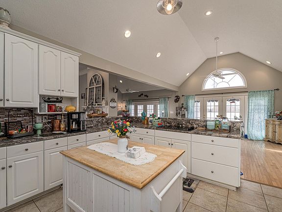5th image of 17675 Sweetbriar Dr