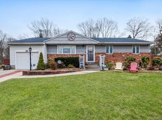 11 Lower Rd, Smithtown, NY 11787