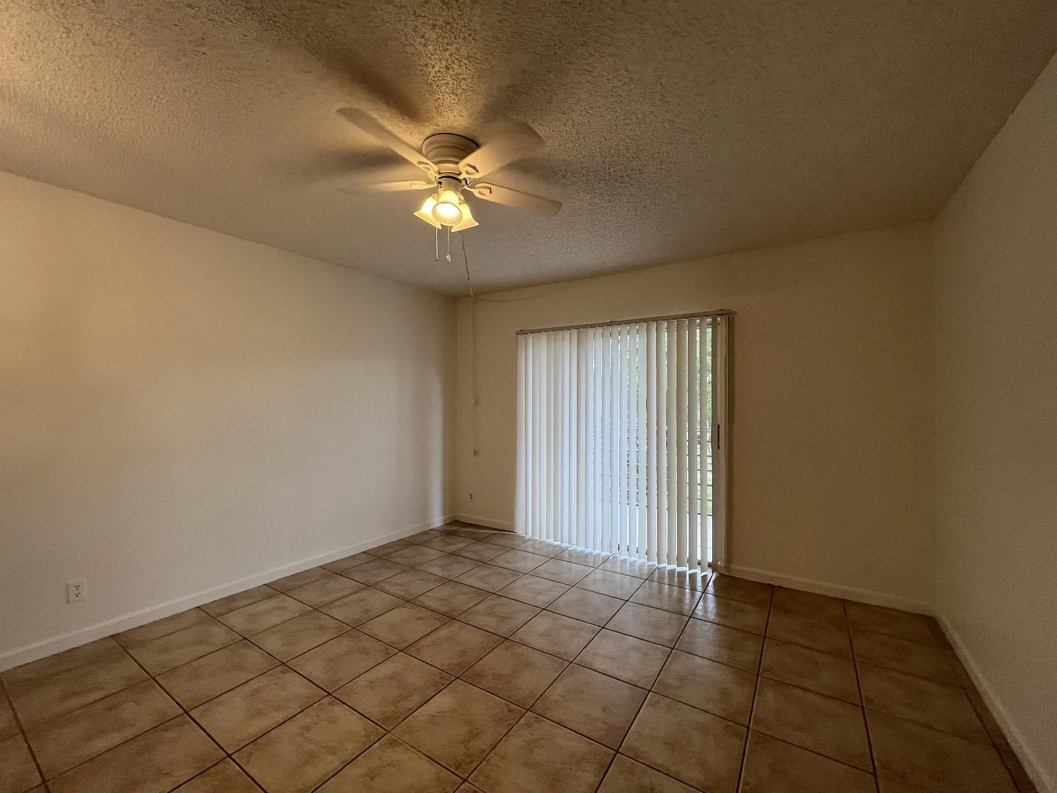 4384 NW 9th Ave — Photo 3