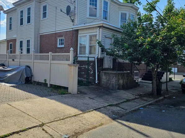 303 Bert Ave, Trenton, NJ 08629