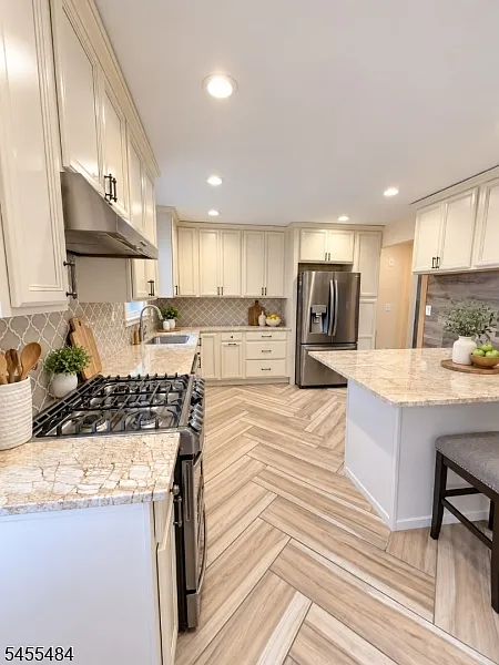 2 bed, 1.0 bath, $2,600 — Photo 2