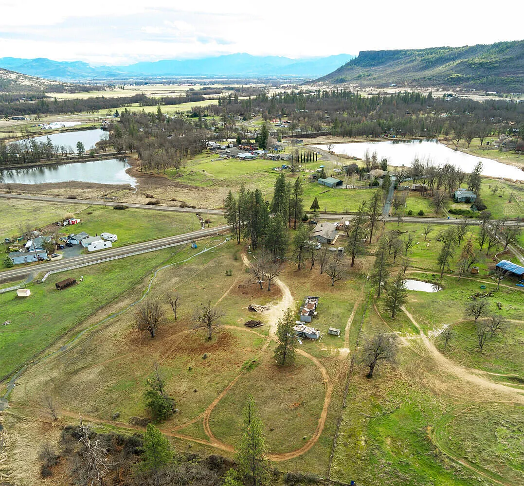 3400 Sams Valley Hwy photo 1