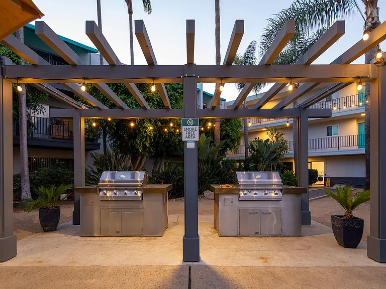Catalina Pacific Apartments — Photo 16