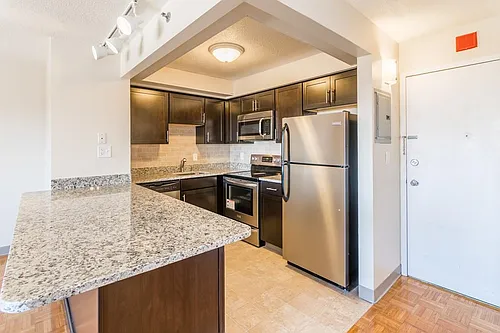 1025 Hancock St Photo 1