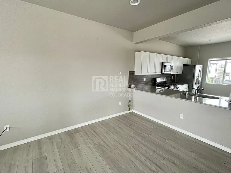 4424 Samaritan Loop — Photo 3