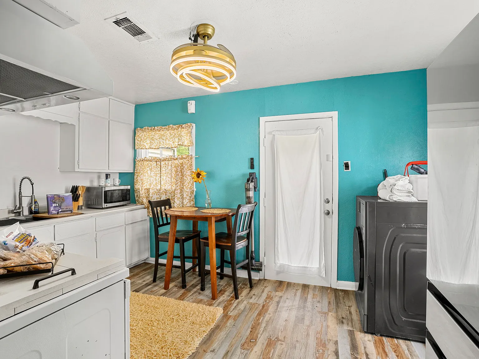 3 bed, 1024 sqft, $1,500 — Photo 1