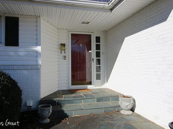 4th image of 619 Crestwood Dr