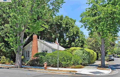 555 Hawthorne Ave Photo 1