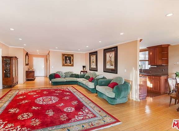 5th image of 8530 Holloway Dr APT 326