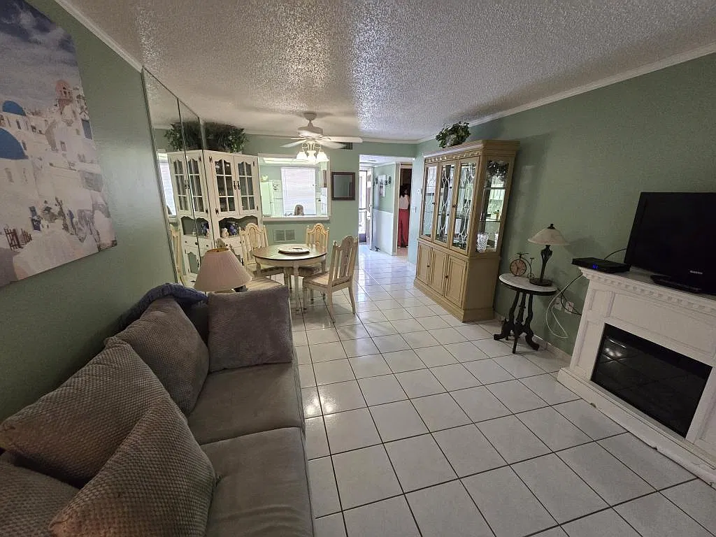 11140 Carriage Hill Dr., #5 — Photo 2