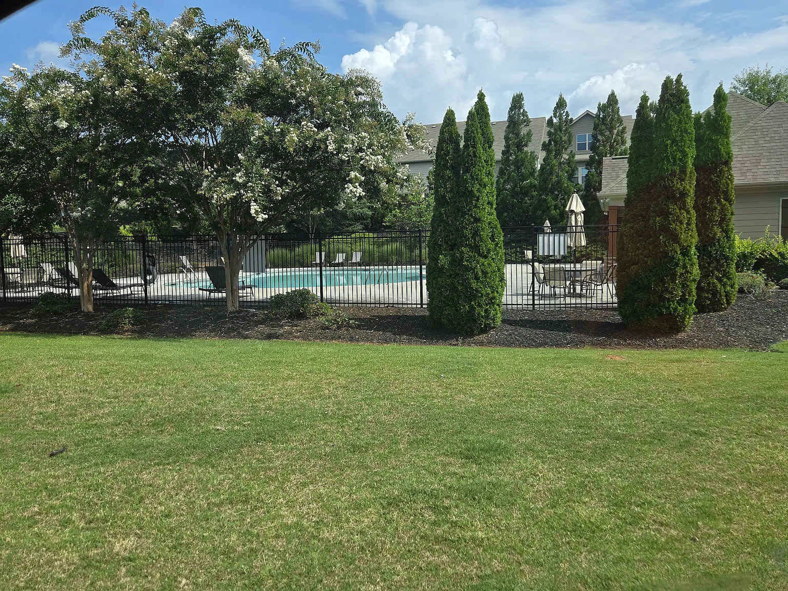 3 bed, 2.5 bath, 1910 sqft, $2,650 — Photo 2